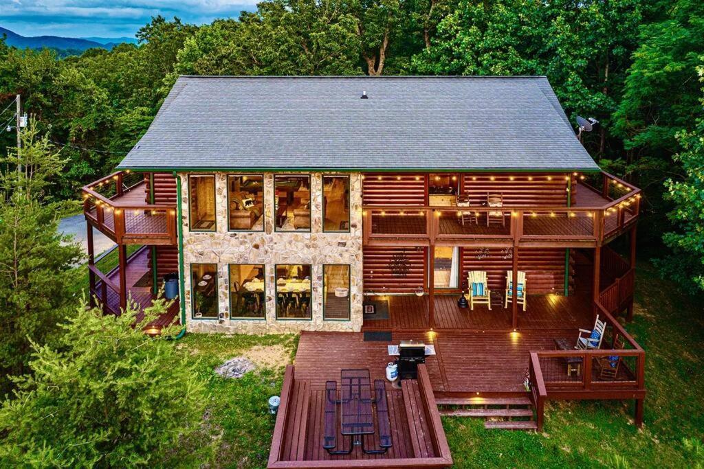 Panorama Mountain View Cabin, Less Than 10 Miles From Gatlinburg And Dollywood, Dog Friendly, 6 Bedrooms Sleeps 17, Fire Pit, Hottub, Washer Dryer, Fully Loaded Kitchen, Gameroom With A Tv, Pool Table, Arcade, Air Hockey, And Foosball Севьервилл Экстерьер фото