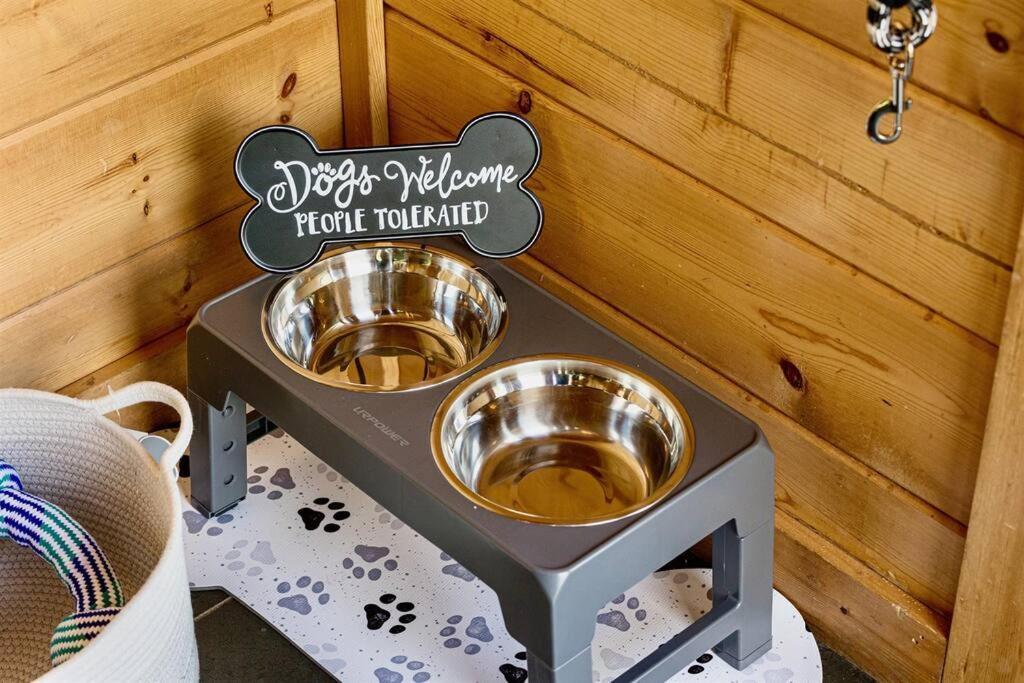 Panorama Mountain View Cabin, Less Than 10 Miles From Gatlinburg And Dollywood, Dog Friendly, 6 Bedrooms Sleeps 17, Fire Pit, Hottub, Washer Dryer, Fully Loaded Kitchen, Gameroom With A Tv, Pool Table, Arcade, Air Hockey, And Foosball Севьервилл Экстерьер фото