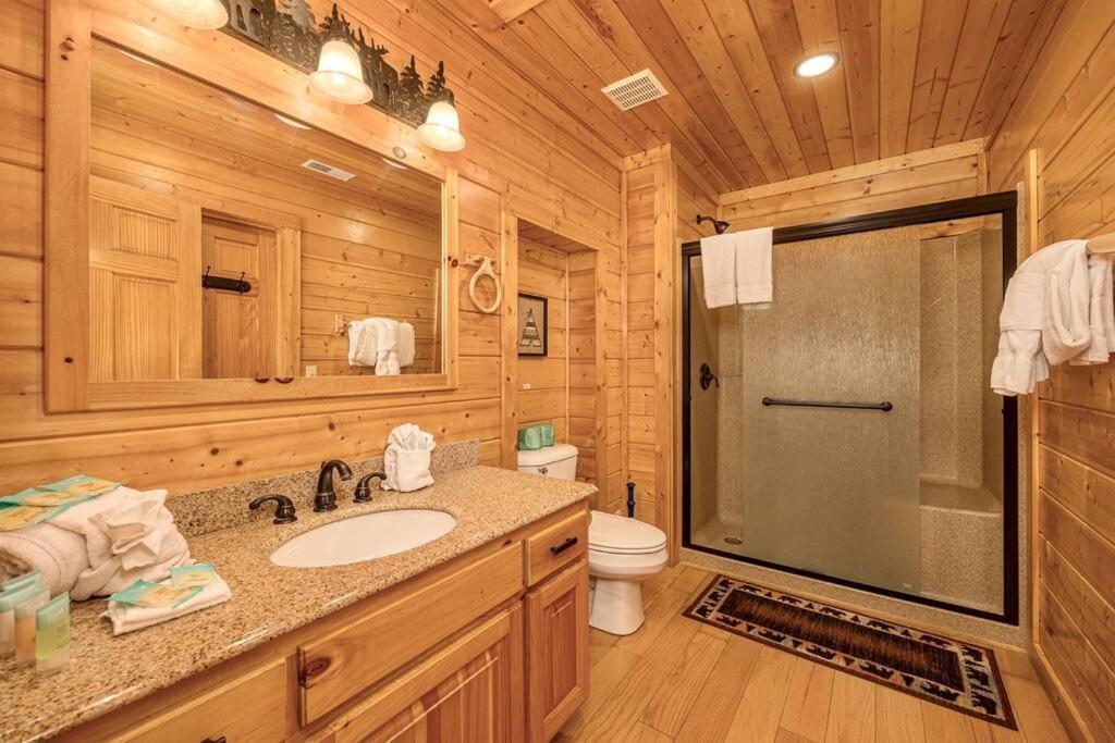 Panorama Mountain View Cabin, Less Than 10 Miles From Gatlinburg And Dollywood, Dog Friendly, 6 Bedrooms Sleeps 17, Fire Pit, Hottub, Washer Dryer, Fully Loaded Kitchen, Gameroom With A Tv, Pool Table, Arcade, Air Hockey, And Foosball Севьервилл Экстерьер фото