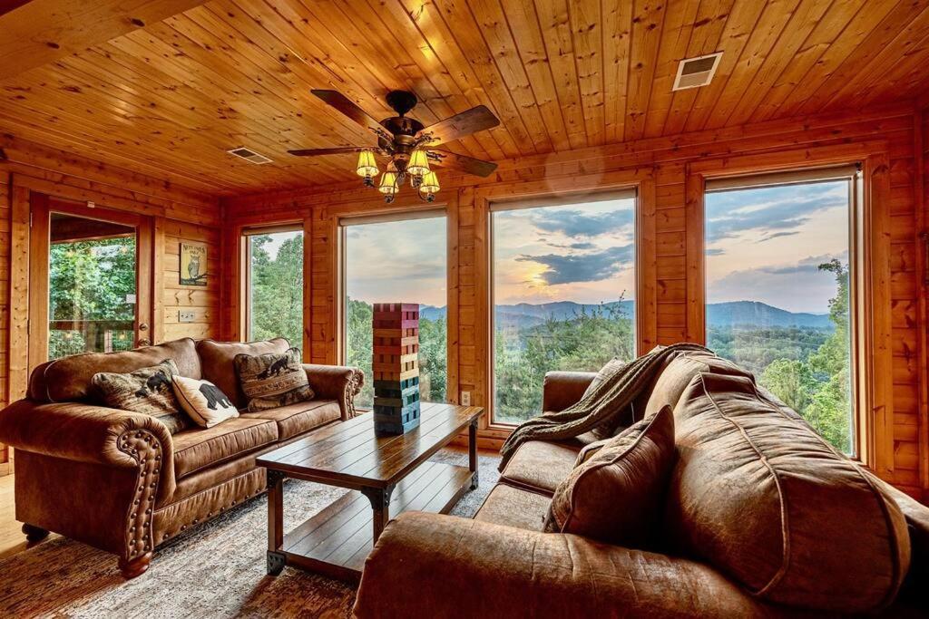 Panorama Mountain View Cabin, Less Than 10 Miles From Gatlinburg And Dollywood, Dog Friendly, 6 Bedrooms Sleeps 17, Fire Pit, Hottub, Washer Dryer, Fully Loaded Kitchen, Gameroom With A Tv, Pool Table, Arcade, Air Hockey, And Foosball Севьервилл Экстерьер фото