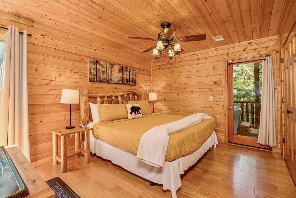 Panorama Mountain View Cabin, Less Than 10 Miles From Gatlinburg And Dollywood, Dog Friendly, 6 Bedrooms Sleeps 17, Fire Pit, Hottub, Washer Dryer, Fully Loaded Kitchen, Gameroom With A Tv, Pool Table, Arcade, Air Hockey, And Foosball Севьервилл Экстерьер фото