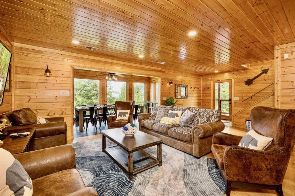 Panorama Mountain View Cabin, Less Than 10 Miles From Gatlinburg And Dollywood, Dog Friendly, 6 Bedrooms Sleeps 17, Fire Pit, Hottub, Washer Dryer, Fully Loaded Kitchen, Gameroom With A Tv, Pool Table, Arcade, Air Hockey, And Foosball Севьервилл Экстерьер фото