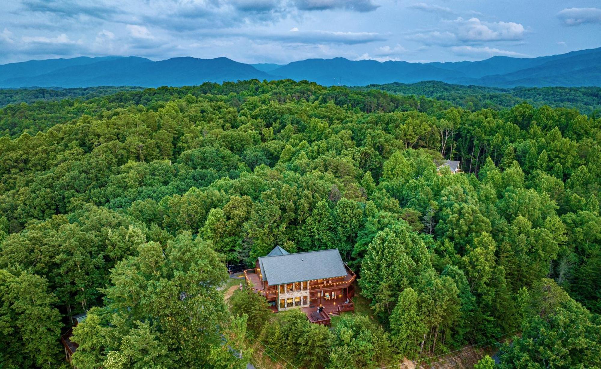 Panorama Mountain View Cabin, Less Than 10 Miles From Gatlinburg And Dollywood, Dog Friendly, 6 Bedrooms Sleeps 17, Fire Pit, Hottub, Washer Dryer, Fully Loaded Kitchen, Gameroom With A Tv, Pool Table, Arcade, Air Hockey, And Foosball Севьервилл Экстерьер фото